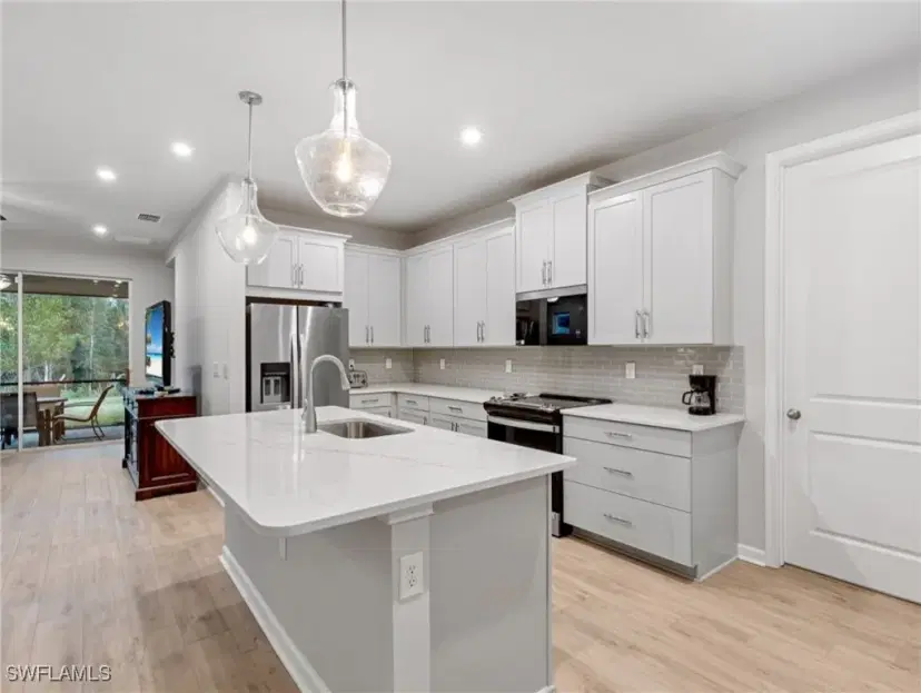 Picture of 10287 Bonavie Cove Dr, Fort Myers FL 33966