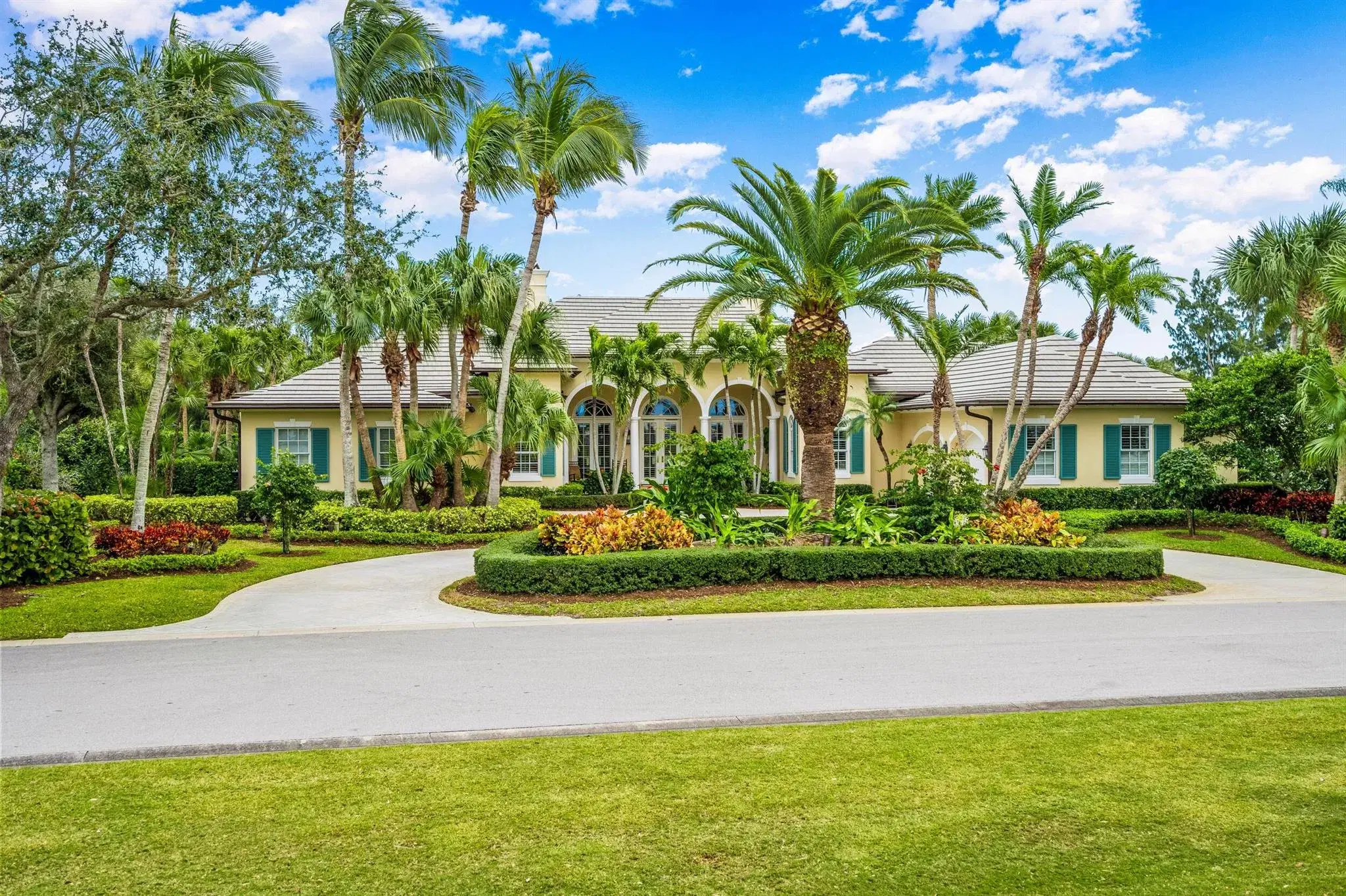 Picture of 512 White Pelican Circle, Vero Beach, FL 32963