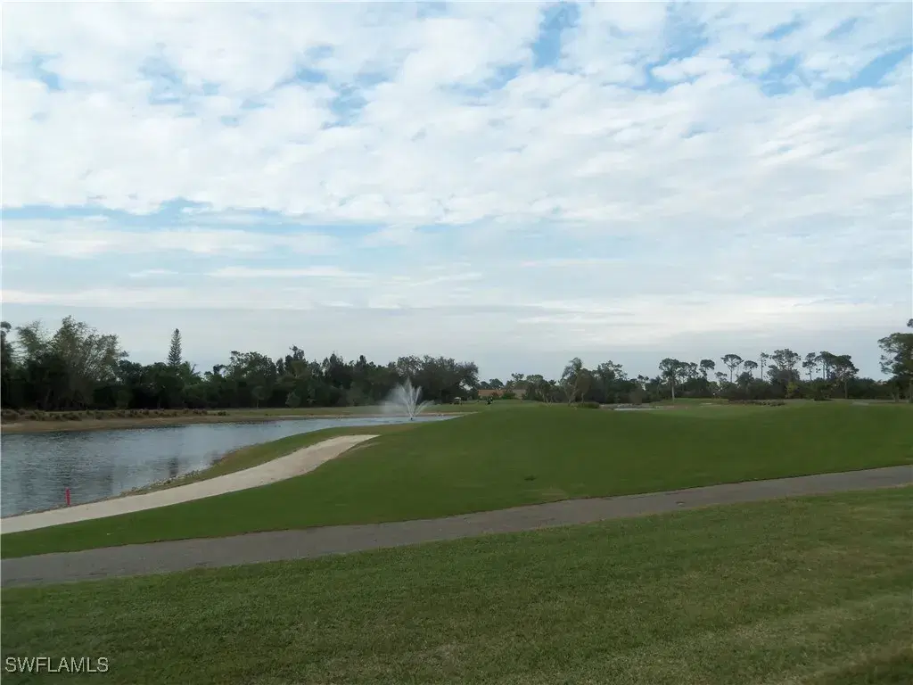 Picture of 5565 Trailwinds Dr 216, Fort Myers, FL 33907