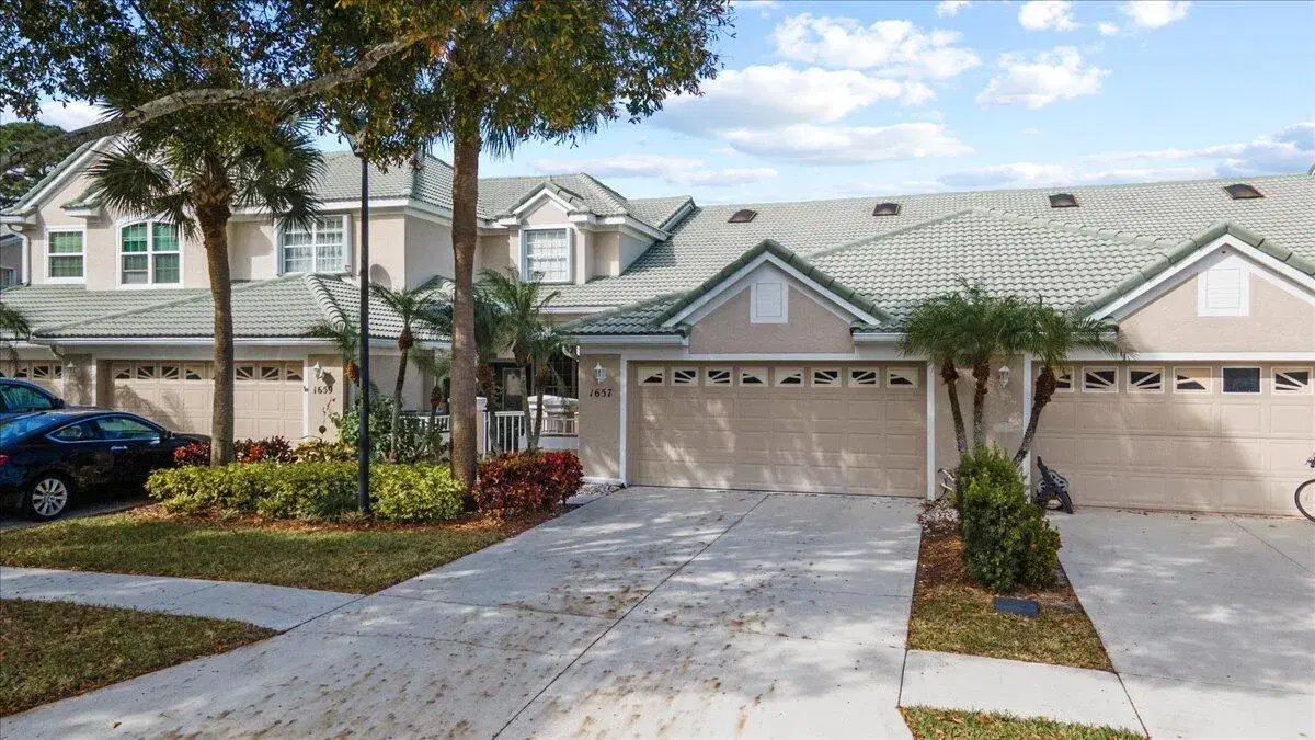 Picture of 1657 SW Harbour Isles Circle 21, Port St Lucie, FL 34986