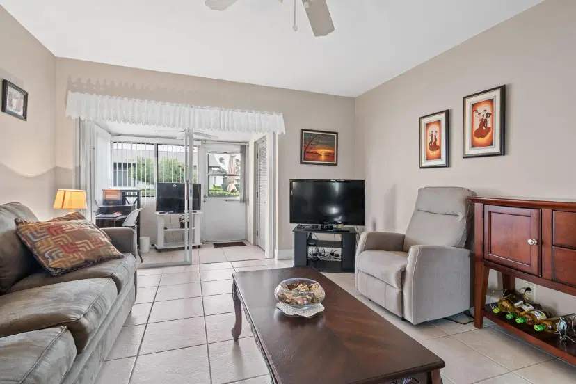 Picture of 2822 Crosley Drive W B, West Palm Beach FL 33415