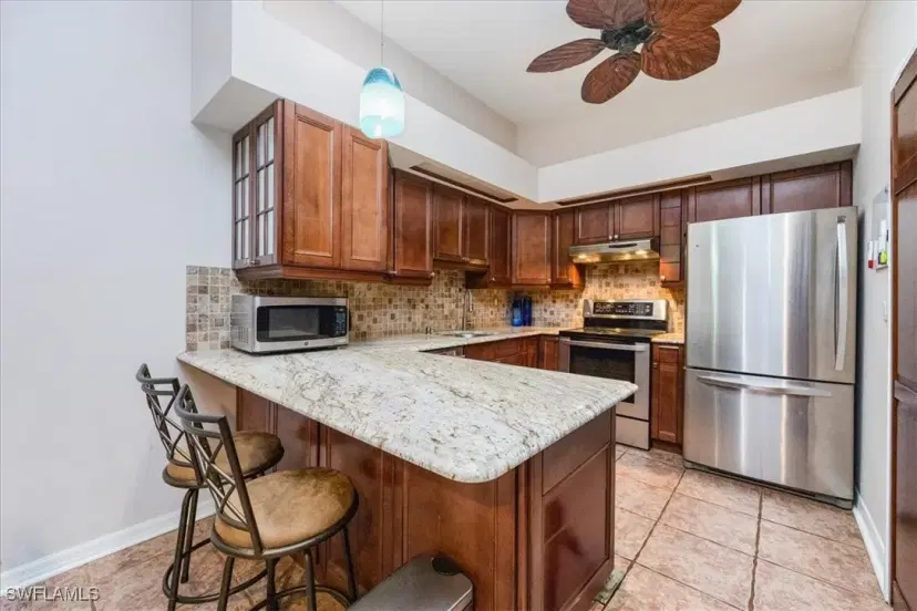 Picture of 1040 Oak Forest Dr 18-7, Naples FL 34104