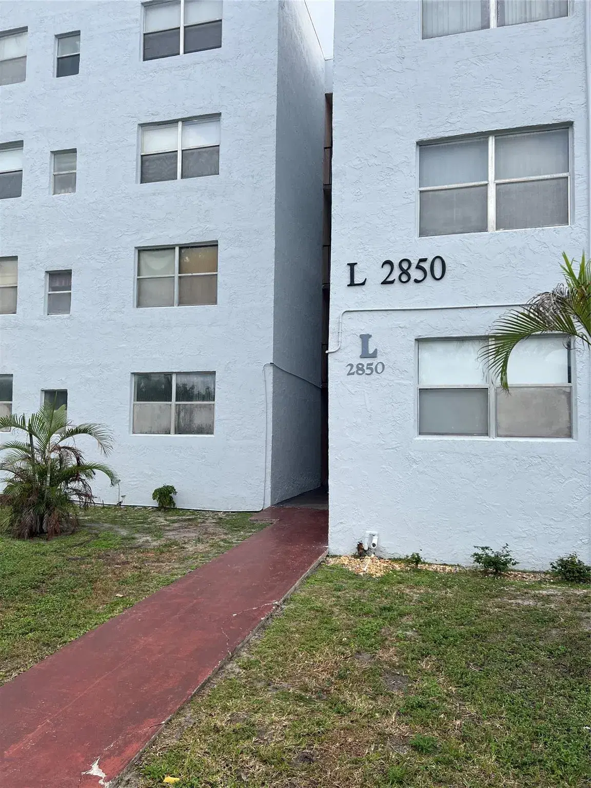 Picture of 2850 Somerset Dr 107L, Lauderdale Lakes, FL 33311