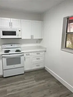 Picture of 2850 Somerset Dr 107L, Lauderdale Lakes, FL 33311
