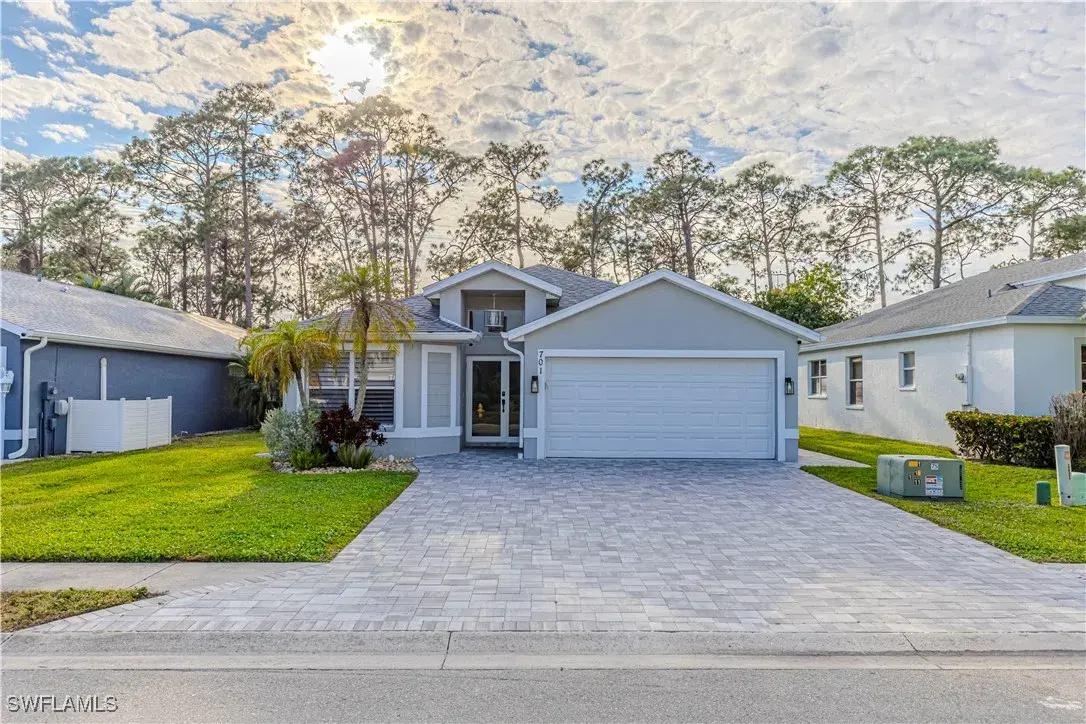 Picture of 701 Crossfield Cir, Naples, FL 34104