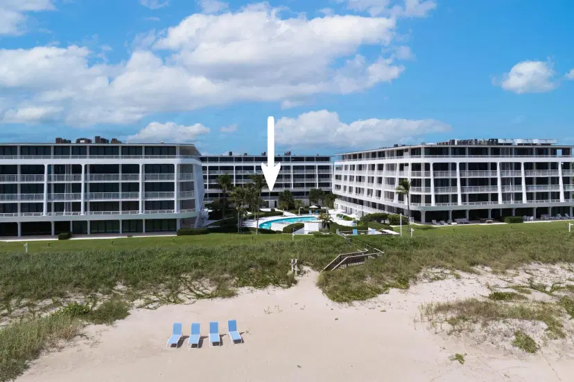 Picture of 2600 S Ocean Boulevard 102W, Palm Beach FL 33480
