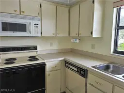 Picture of 1100 9Th St S F203, Naples, FL 34102