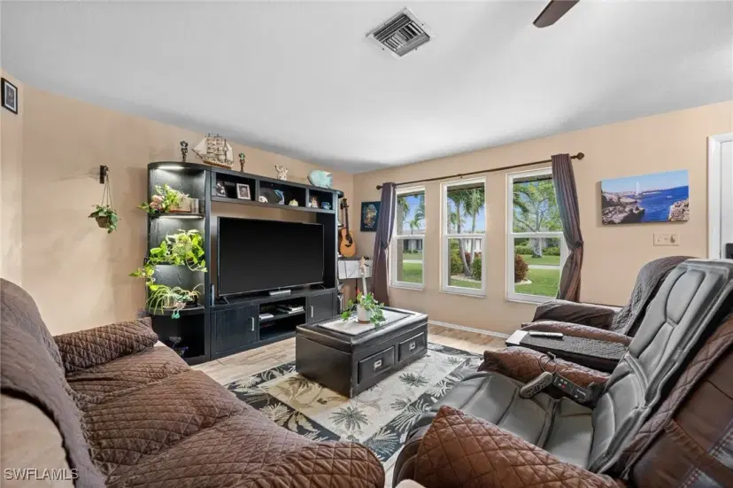Picture of 3024 SE 5Th Pl, Cape Coral FL 33904