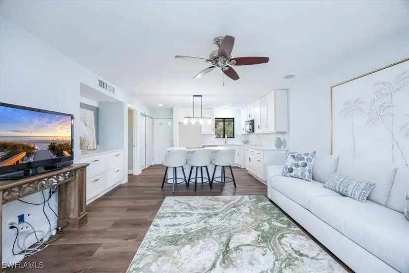 Picture of 746 Eagle Creek Dr 203, Naples FL 34113