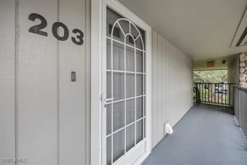 Picture of 746 Eagle Creek Dr 203, Naples FL 34113