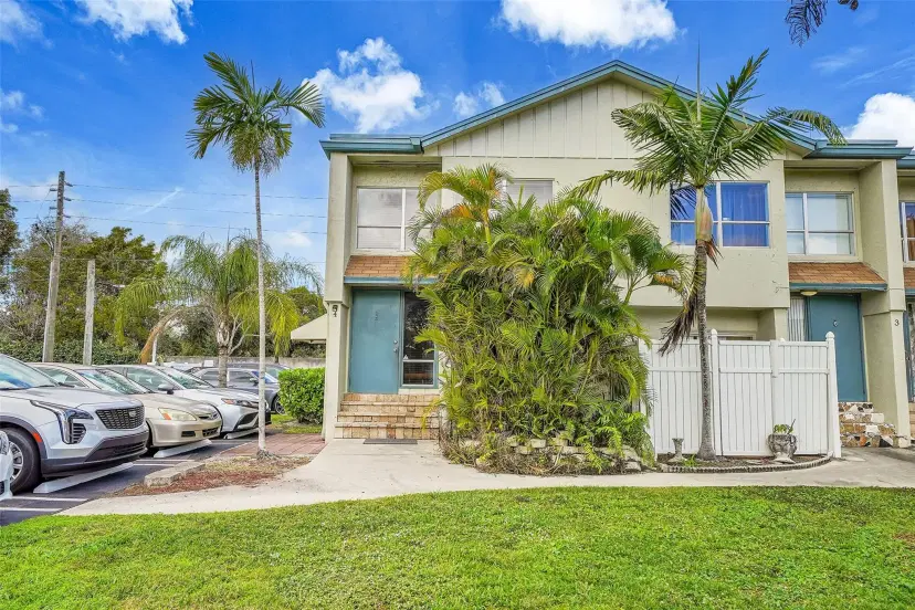 Picture of 3103 NW 5Th Terrace 4, Pompano Beach FL 33064