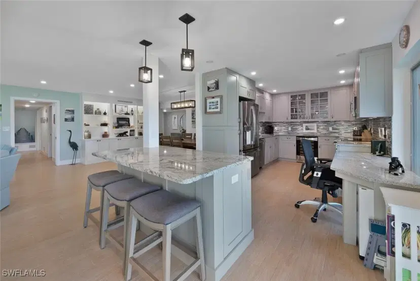 Picture of 101 Clubhouse Ln 281, Naples FL 34105