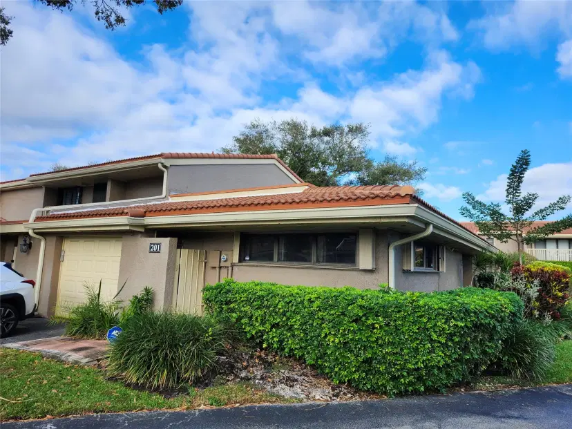 Picture of 201 Dunwoody Ln 17-87, Hollywood FL 33021