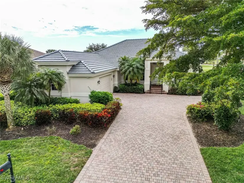 Picture of 8865 New Castle Dr, Fort Myers FL 33908