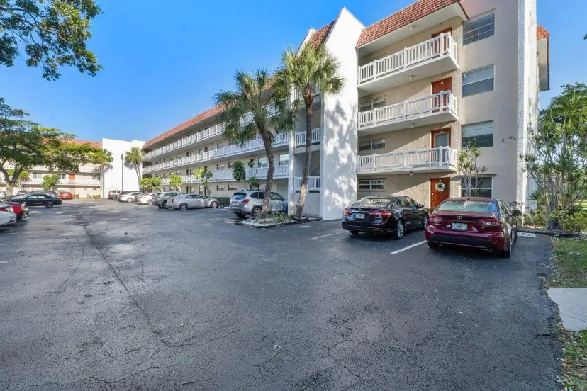 Picture of 3551 Inverrary Dr 404, Lauderhill FL 33319