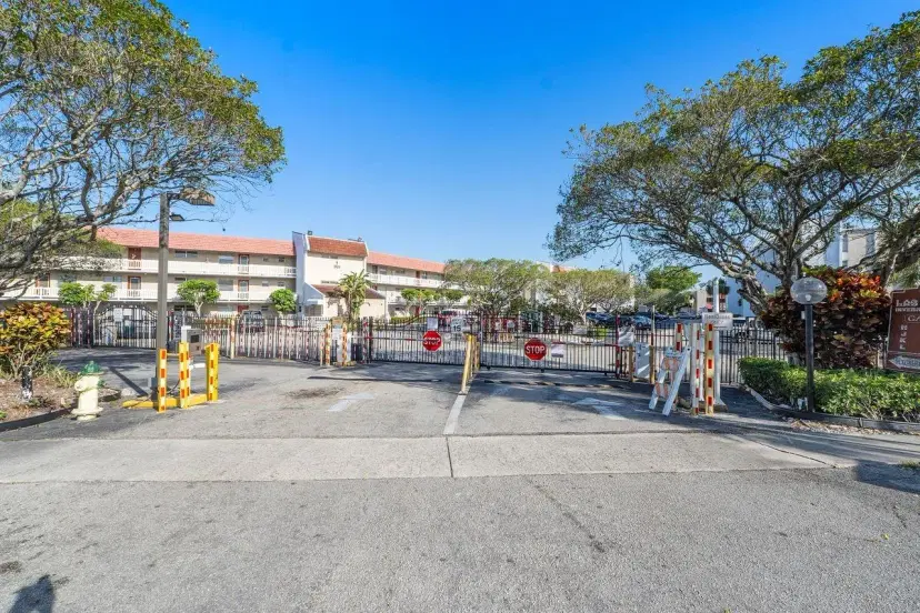 Picture of 3551 Inverrary Dr 404, Lauderhill FL 33319