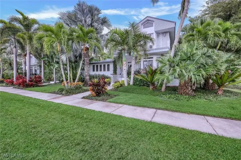 Picture of 359 2Nd St S, Naples FL 34102
