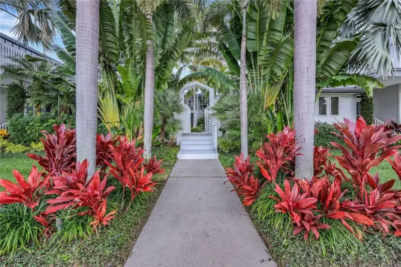 Picture of 359 2Nd St S, Naples FL 34102