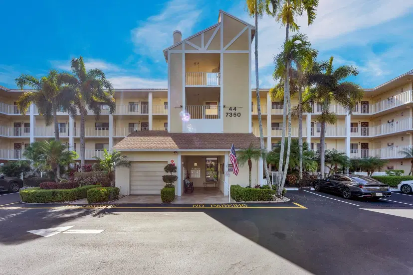 Picture of 7350 Kinghurst Drive 402, Delray Beach FL 33446