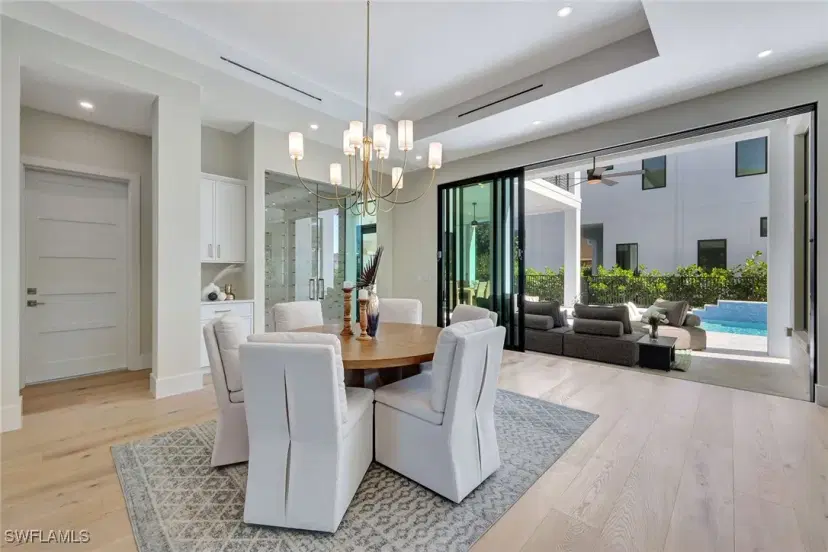 Picture of 10720 Vanderbilt Dr, Naples FL 34108