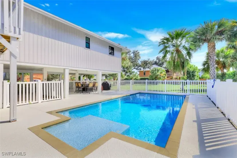 Picture of 864 Swan Dr, Marco Island FL 34145