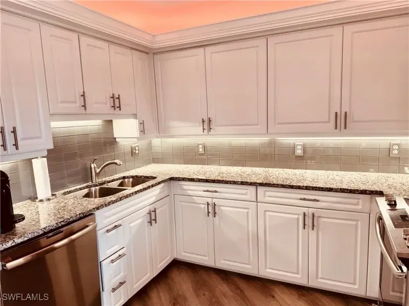 Picture of 107 Clubhouse Dr E159, Naples, FL 34105