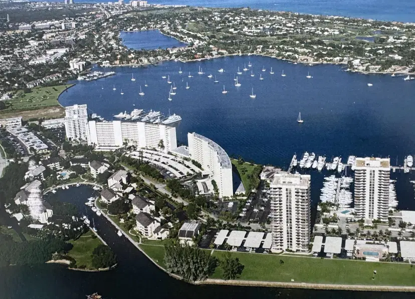 Picture of 124 Lakeshore Drive Ph-28, North Palm Beach FL 33408