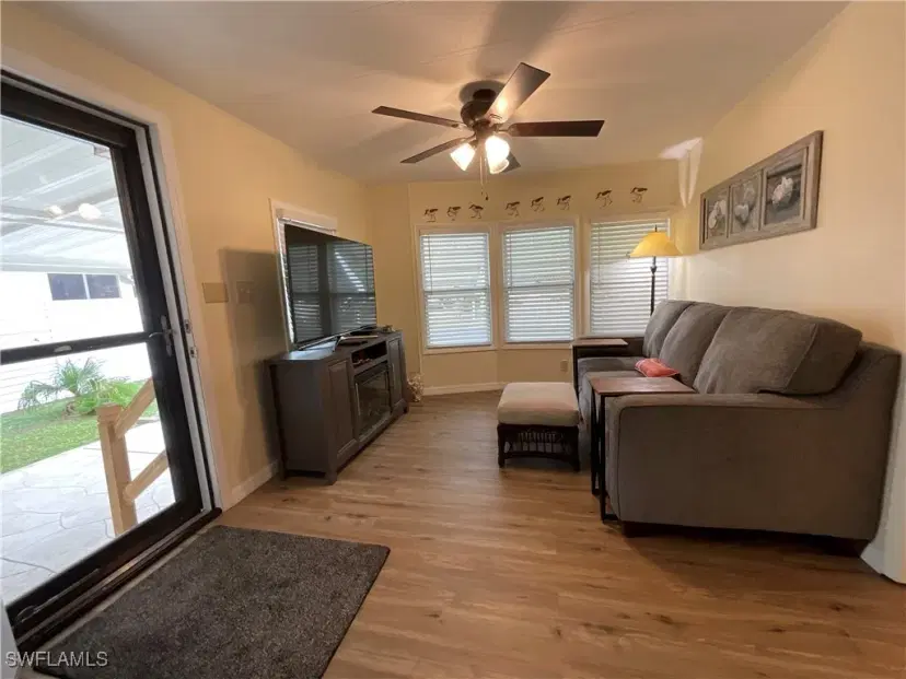 Picture of 144 Redwood Ln 14, Naples FL 34114