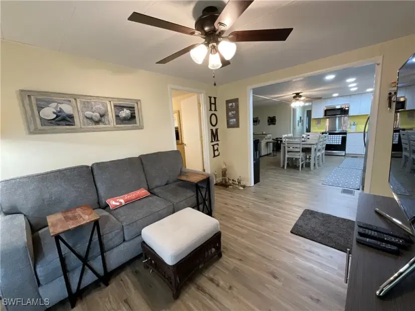 Picture of 144 Redwood Ln 14, Naples FL 34114