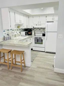 Picture of 2929 SE Ocean Boulevard J8, Stuart, FL 34996
