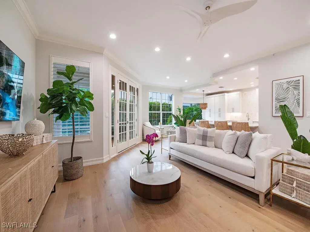 Picture of 149 Colonade Cir 801, Naples, FL 34103