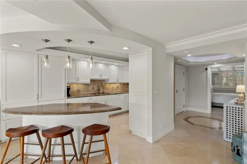 Picture of 2301 Gulf Shore Blvd N 114, Naples FL 34103