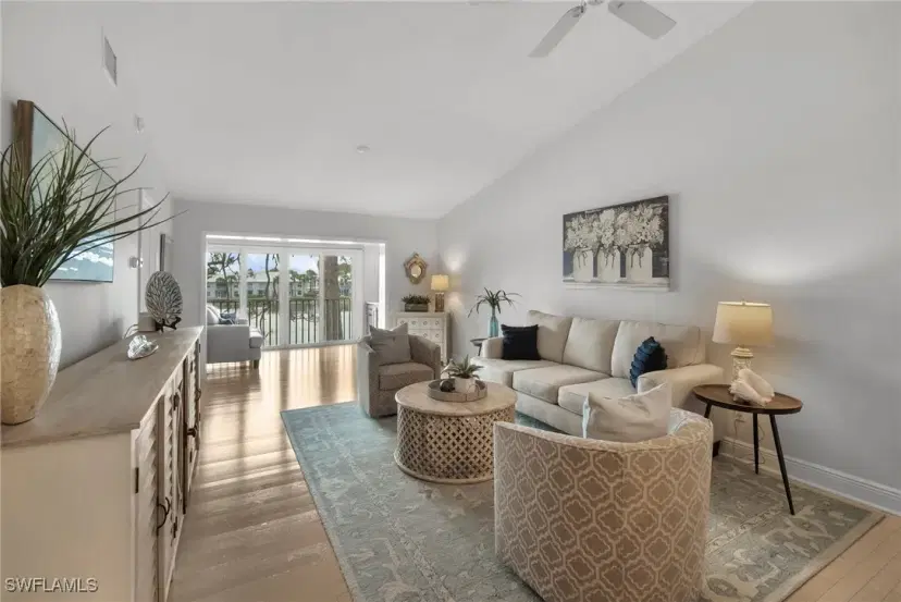 Picture of 845 Gulf Pavilion Dr 204, Naples FL 34108