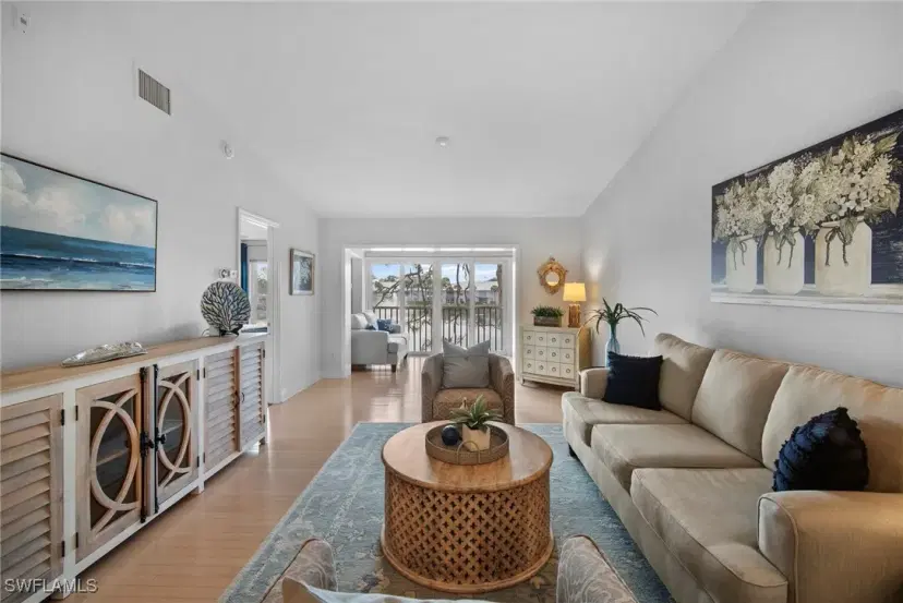Picture of 845 Gulf Pavilion Dr 204, Naples FL 34108