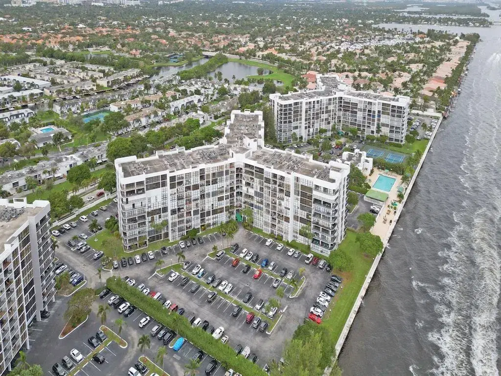 Picture of 800 Parkview Dr 524, Hallandale Beach, FL 33009