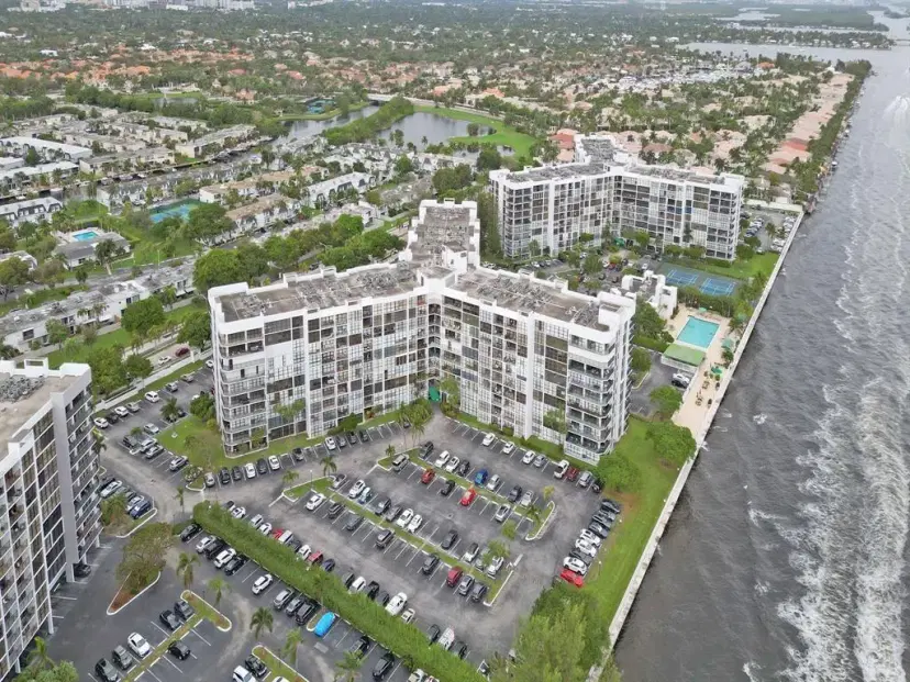Picture of 800 Parkview Dr 524, Hallandale Beach FL 33009