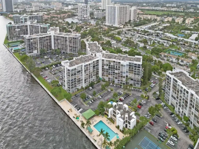 Picture of 800 Parkview Dr 524, Hallandale Beach FL 33009