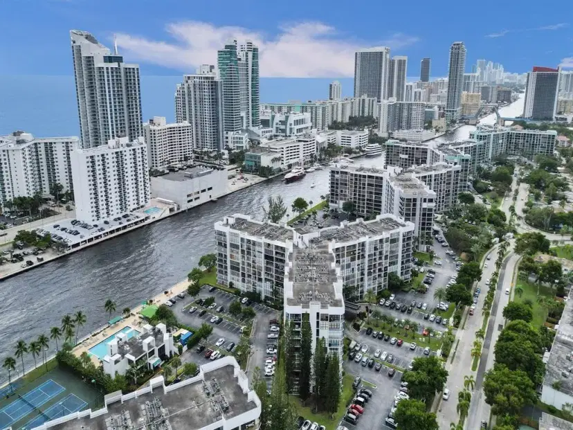 Picture of 800 Parkview Dr 524, Hallandale Beach FL 33009
