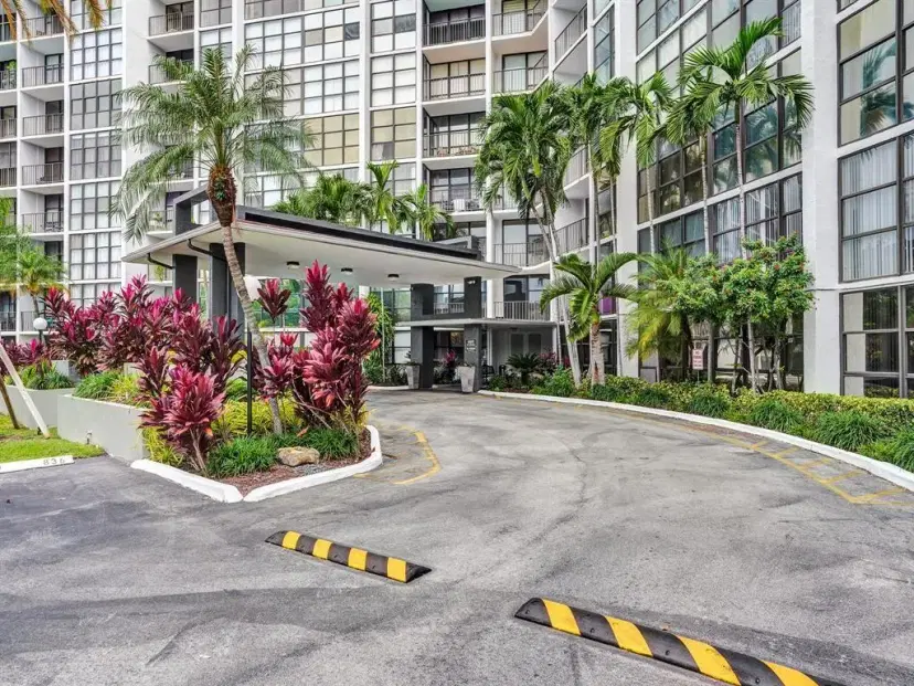 Picture of 800 Parkview Dr 524, Hallandale Beach FL 33009
