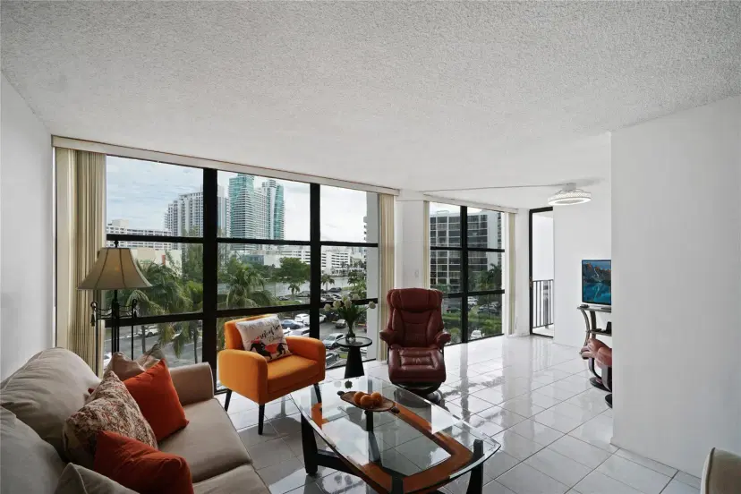 Picture of 800 Parkview Dr 524, Hallandale Beach FL 33009