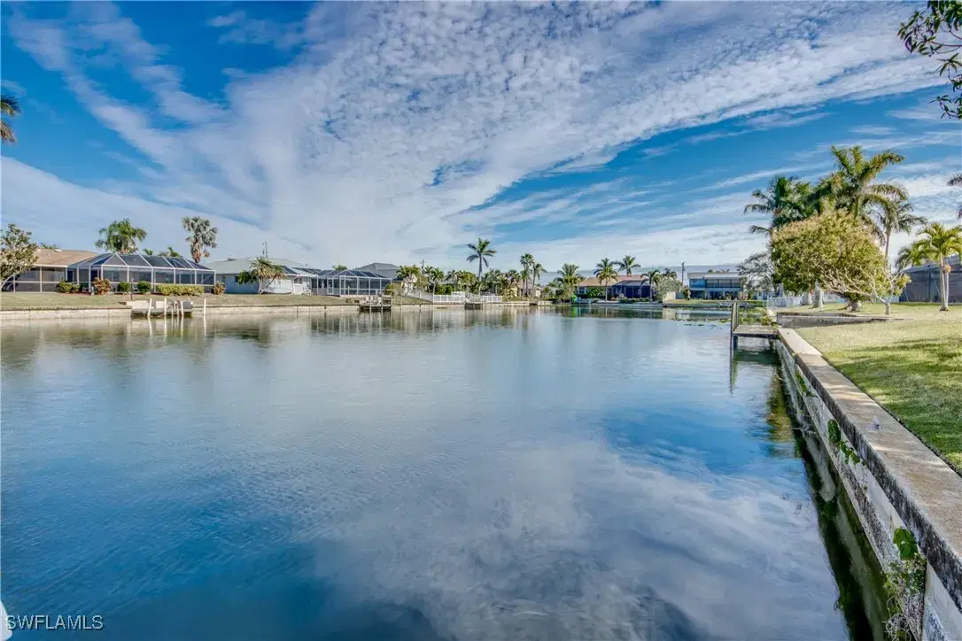 Picture of 605 SE 17Th St, Cape Coral, FL 33990