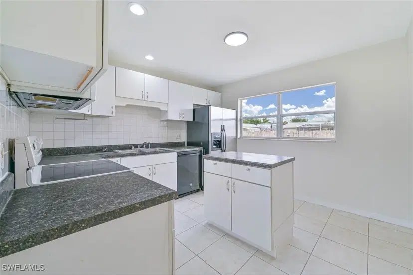 Picture of 403 Bougainvillea Rd W, Lehigh Acres FL 33936