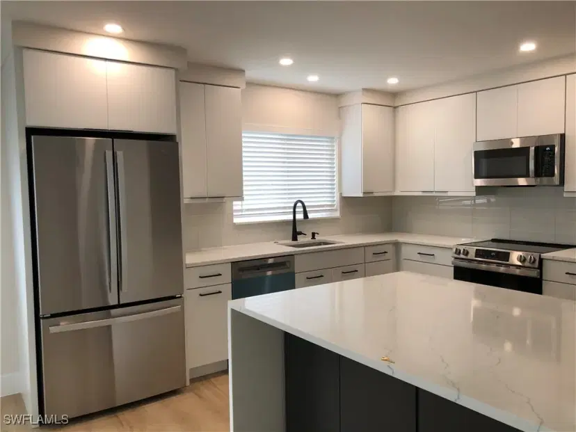 Picture of 4150 Crayton Rd B3, Naples FL 34103