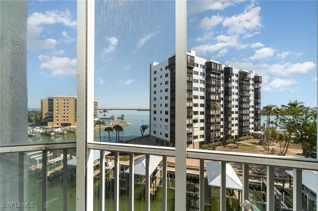 Picture of 4331 Bay Beach Ln 452, Fort Myers Beach, FL 33931