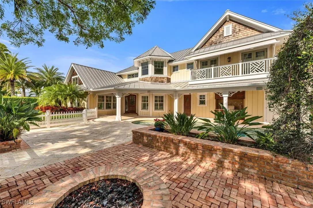 Picture of 495 2Nd Ave N, Naples, FL 34102