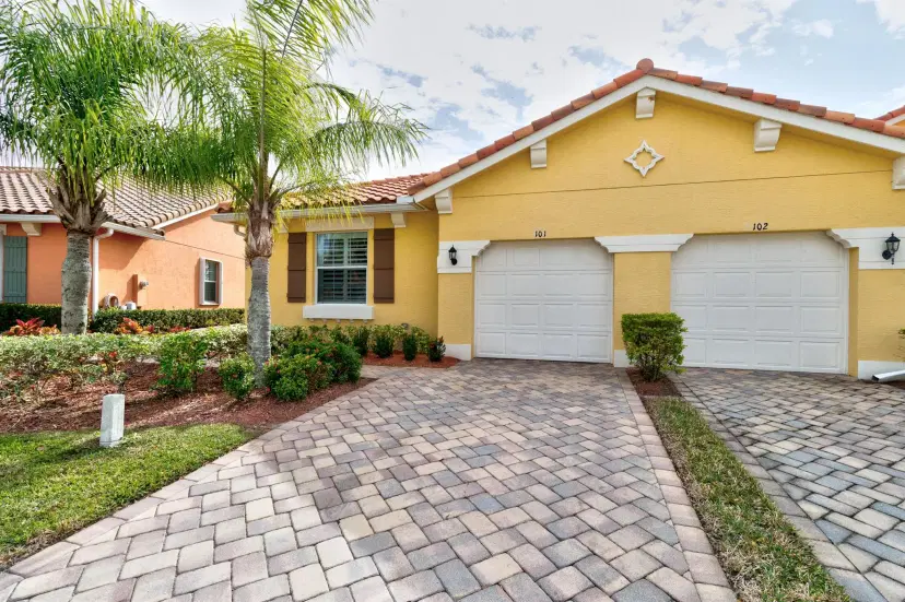Picture of 6345 Oxford Circle 101, Vero Beach FL 32966