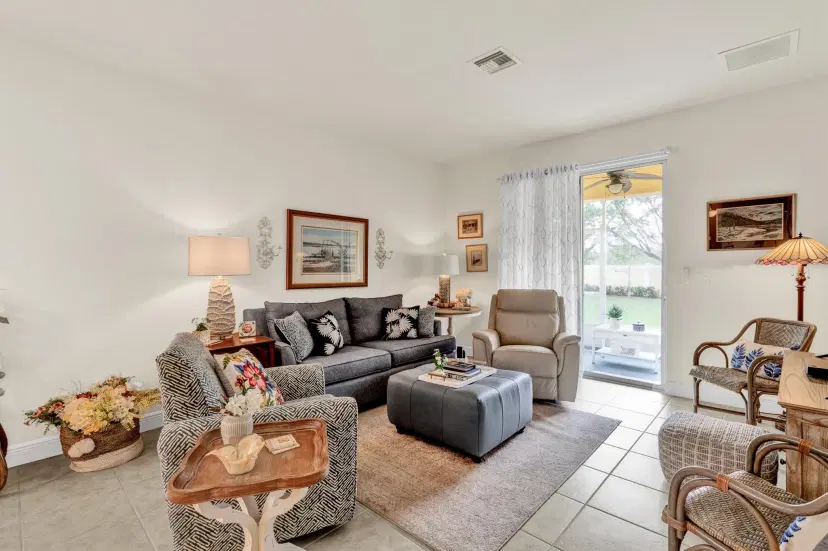 Picture of 6345 Oxford Circle 101, Vero Beach FL 32966