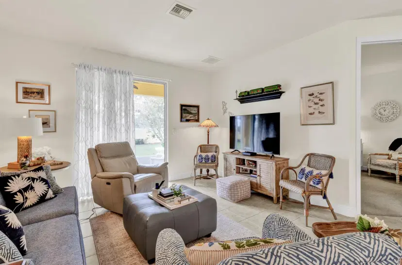 Picture of 6345 Oxford Circle 101, Vero Beach FL 32966