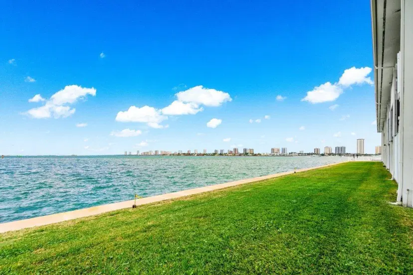 Picture of 400 Wilma Circle 301, Riviera Beach FL 33404