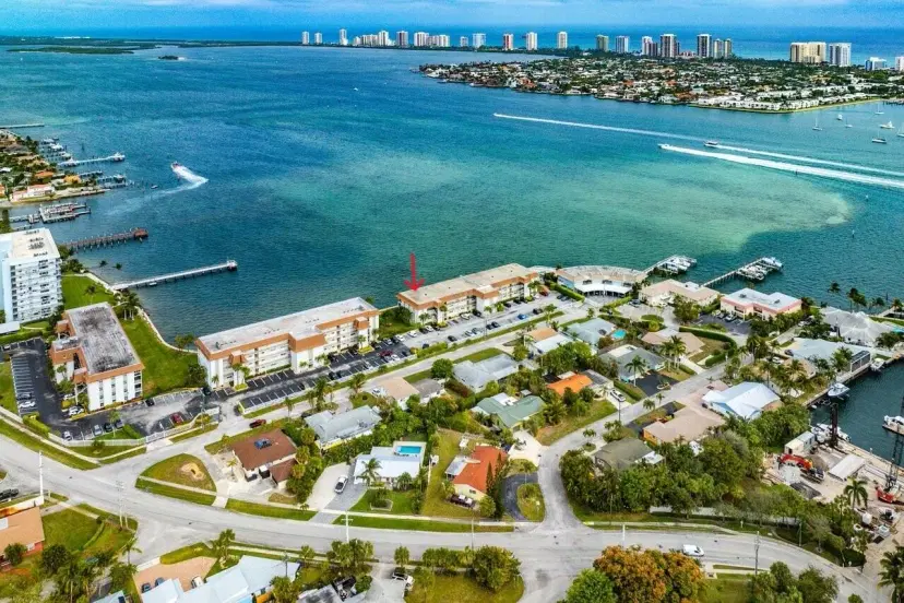 Picture of 400 Wilma Circle 301, Riviera Beach FL 33404